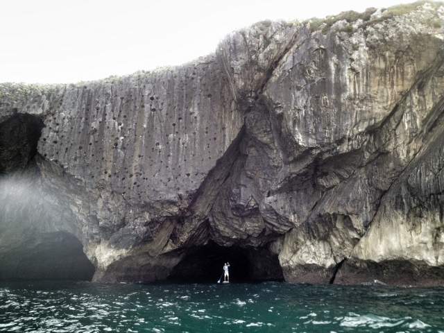  Sup unter der Erhabenheit der Felsen 